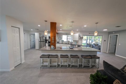 House in Crystal River, Florida 3 bedrooms, 152.17 sq.m. № 1584233 - photo 10