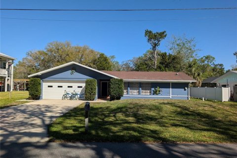 House in Crystal River, Florida 3 bedrooms, 152.17 sq.m. № 1584233 - photo 1