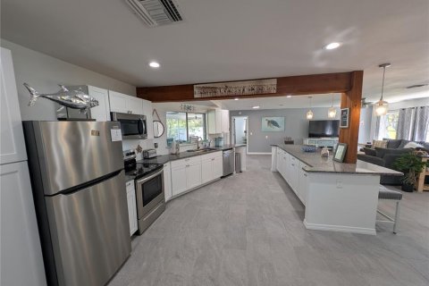 House in Crystal River, Florida 3 bedrooms, 152.17 sq.m. № 1584233 - photo 20