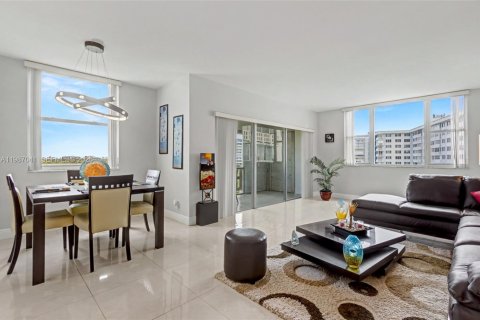 Copropriété à vendre à Hollywood, Floride: 2 chambres, 119.29 m2 № 2046539 - photo 20