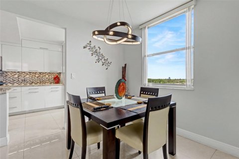 Copropriété à vendre à Hollywood, Floride: 2 chambres, 119.29 m2 № 2046539 - photo 16