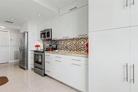 Copropriété à vendre à Hollywood, Floride: 2 chambres, 119.29 m2 № 2046539 - photo 6