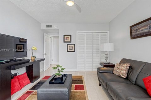 Copropriété à vendre à Hollywood, Floride: 2 chambres, 119.29 m2 № 2046539 - photo 28
