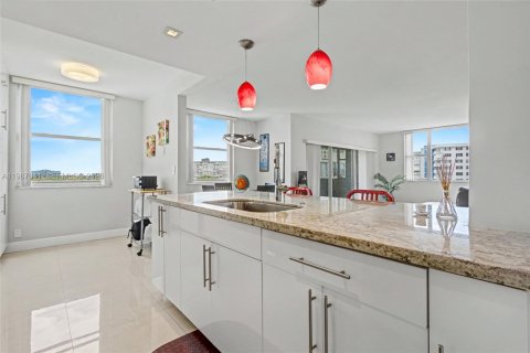 Copropriété à vendre à Hollywood, Floride: 2 chambres, 119.29 m2 № 2046539 - photo 7