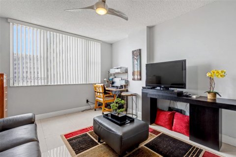 Copropriété à vendre à Hollywood, Floride: 2 chambres, 119.29 m2 № 2046539 - photo 30