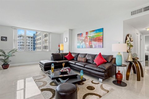 Copropriété à vendre à Hollywood, Floride: 2 chambres, 119.29 m2 № 2046539 - photo 17