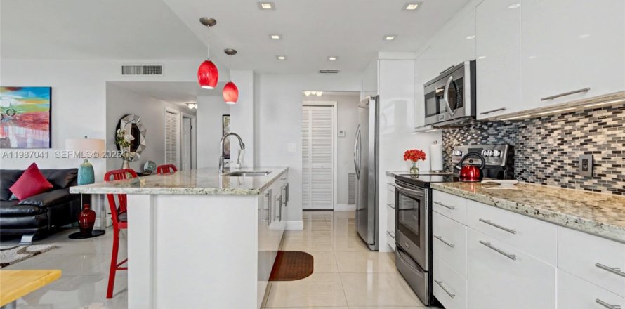 Condo à Hollywood, Floride, 2 chambres  № 2046539