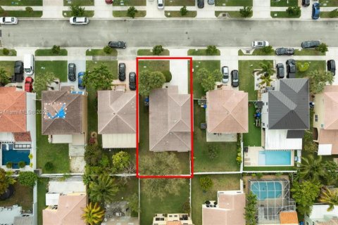 House in Pembroke Pines, Florida 3 bedrooms, 165.18 sq.m. № 1713830 - photo 27