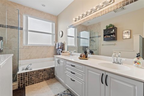 House in Pembroke Pines, Florida 3 bedrooms, 165.18 sq.m. № 1713830 - photo 15