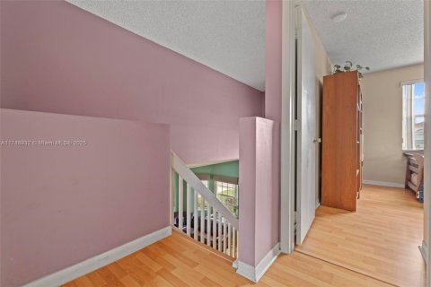 House in Pembroke Pines, Florida 3 bedrooms, 165.18 sq.m. № 1713830 - photo 18