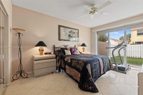 House in Pembroke Pines, Florida 3 bedrooms, 165.18 sq.m. № 1713830 - photo 14