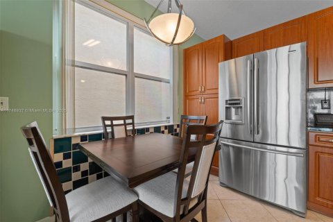 House in Pembroke Pines, Florida 3 bedrooms, 165.18 sq.m. № 1713830 - photo 10