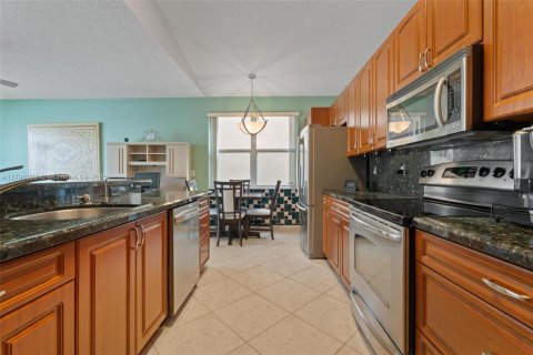 House in Pembroke Pines, Florida 3 bedrooms, 165.18 sq.m. № 1713830 - photo 9