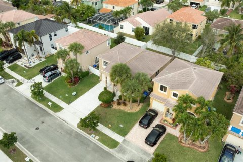 House in Pembroke Pines, Florida 3 bedrooms, 165.18 sq.m. № 1713830 - photo 26
