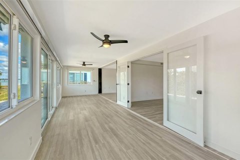 House in Longboat Key, Florida 2 bedrooms, 120.77 sq.m. № 2167531 - photo 8