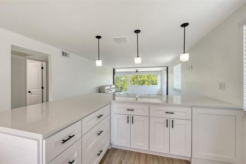 House in Longboat Key, Florida 2 bedrooms, 120.77 sq.m. № 2167531 - photo 25