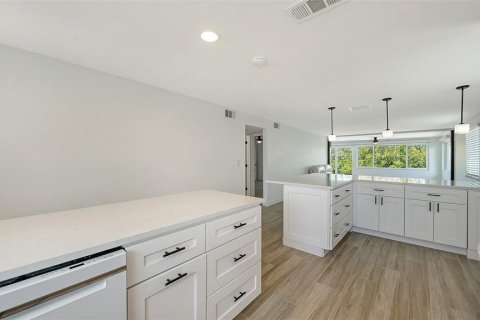 House in Longboat Key, Florida 2 bedrooms, 120.77 sq.m. № 2167531 - photo 24