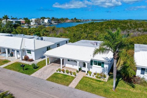 House in Longboat Key, Florida 2 bedrooms, 120.77 sq.m. № 2167531 - photo 3
