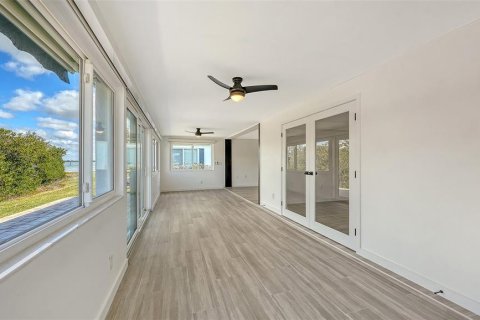 House in Longboat Key, Florida 2 bedrooms, 120.77 sq.m. № 2167531 - photo 10