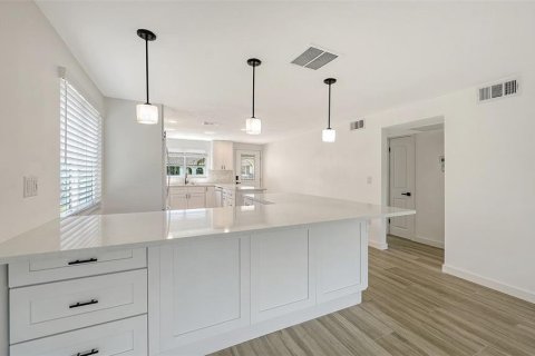 House in Longboat Key, Florida 2 bedrooms, 120.77 sq.m. № 2167531 - photo 18