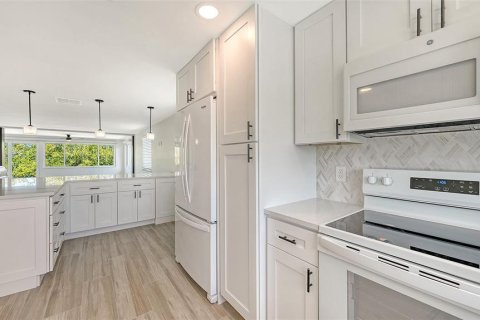 House in Longboat Key, Florida 2 bedrooms, 120.77 sq.m. № 2167531 - photo 23