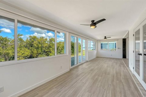 House in Longboat Key, Florida 2 bedrooms, 120.77 sq.m. № 2167531 - photo 11