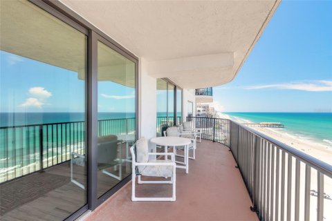 Condo in Daytona Beach Shores, Florida, 2 bedrooms  № 2344677 - photo 8