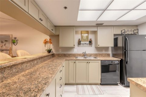Condo in Daytona Beach Shores, Florida, 2 bedrooms  № 2344677 - photo 20