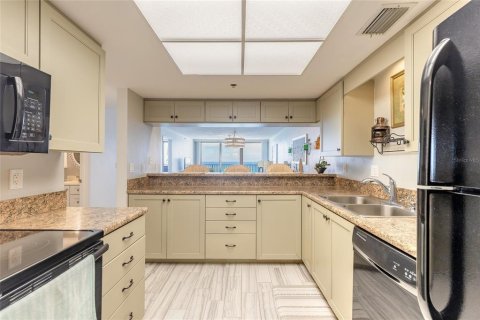 Condo in Daytona Beach Shores, Florida, 2 bedrooms  № 2344677 - photo 22