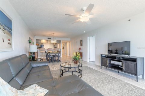 Condo in Daytona Beach Shores, Florida, 2 bedrooms  № 2344677 - photo 13