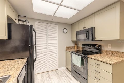 Condo in Daytona Beach Shores, Florida, 2 bedrooms  № 2344677 - photo 21