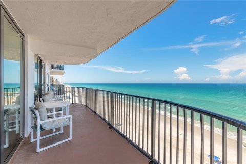 Condo in Daytona Beach Shores, Florida, 2 bedrooms  № 2344677 - photo 7