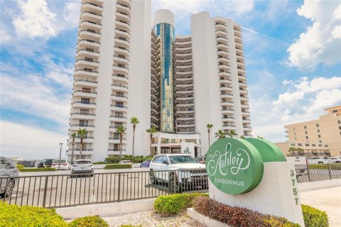 Condo in Daytona Beach Shores, Florida, 2 bedrooms  № 2344677 - photo 2