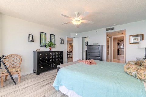 Condo in Daytona Beach Shores, Florida, 2 bedrooms  № 2344677 - photo 26