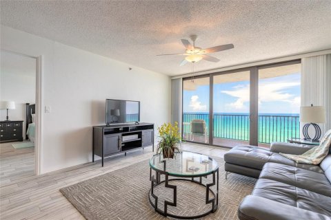 Condo in Daytona Beach Shores, Florida, 2 bedrooms  № 2344677 - photo 5