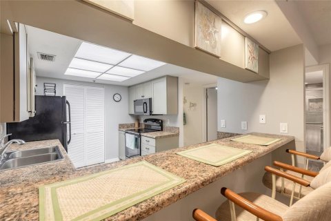 Condo in Daytona Beach Shores, Florida, 2 bedrooms  № 2344677 - photo 19