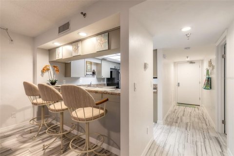 Condo in Daytona Beach Shores, Florida, 2 bedrooms  № 2344677 - photo 18