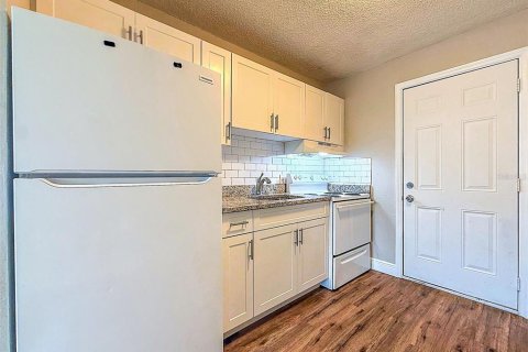 Immobilier commercial à vendre à Tampa, Floride: 4 chambres, 120.4 m2 № 2431202 - photo 12