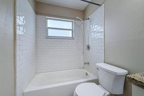 Immobilier commercial à vendre à Tampa, Floride: 4 chambres, 120.4 m2 № 2431202 - photo 19