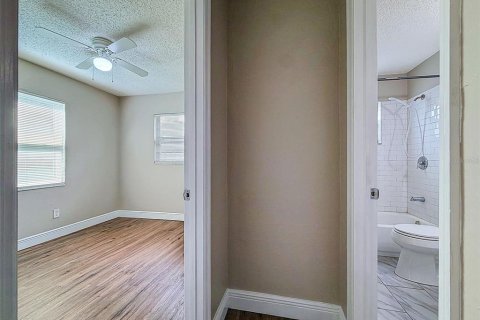 Immobilier commercial à vendre à Tampa, Floride: 4 chambres, 120.4 m2 № 2431202 - photo 16