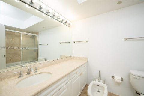 Condominio en venta en Miami Beach, Florida, 2 dormitorios, 90.12 m2 № 2034155 - foto 25