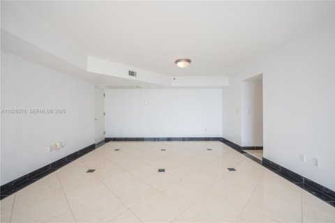 Condominio en venta en Miami Beach, Florida, 2 dormitorios, 90.12 m2 № 2034155 - foto 19
