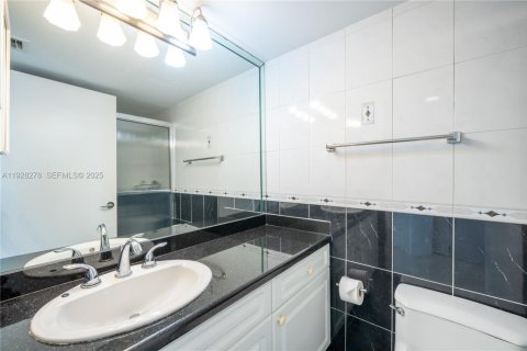 Condominio en venta en Miami Beach, Florida, 2 dormitorios, 90.12 m2 № 2034155 - foto 30