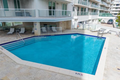 Condominio en venta en Miami Beach, Florida, 2 dormitorios, 90.12 m2 № 2034155 - foto 8