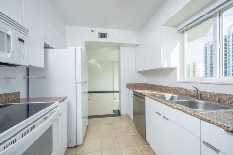 Condominio en venta en Miami Beach, Florida, 2 dormitorios, 90.12 m2 № 2034155 - foto 11