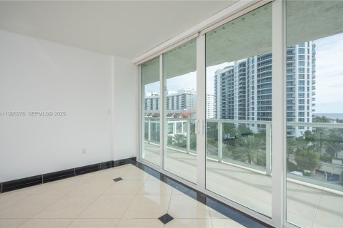 Condominio en venta en Miami Beach, Florida, 2 dormitorios, 90.12 m2 № 2034155 - foto 16