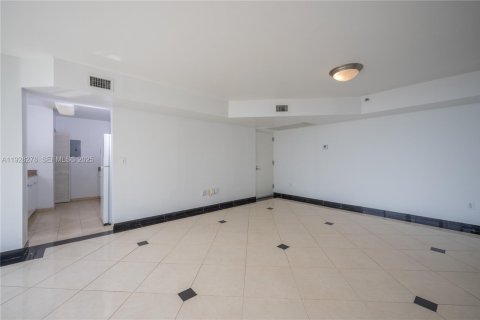 Condominio en venta en Miami Beach, Florida, 2 dormitorios, 90.12 m2 № 2034155 - foto 17