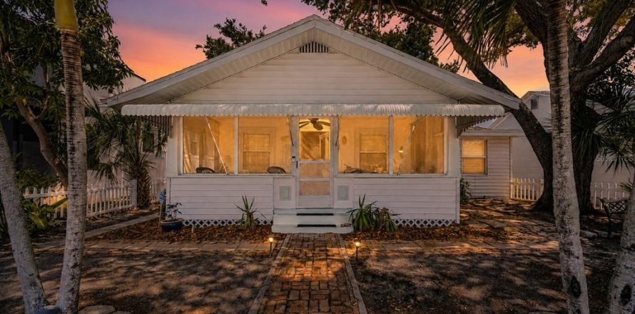 Villa ou maison à Saint Petersburg, Floride 5 chambres, 149.94 m2 № 2210484