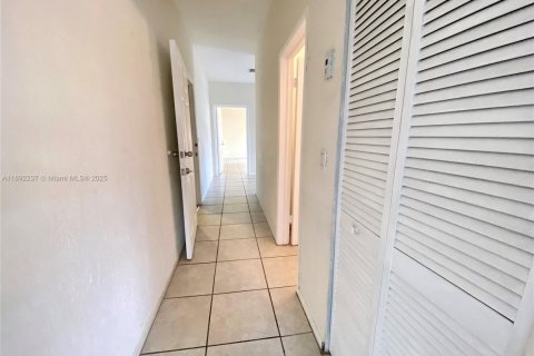 Apartamento en alquiler en Homestead, Florida, 2 dormitorios, 578.6 m2 № 1944057 - foto 11