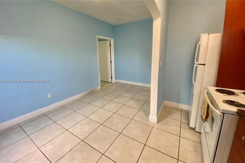 Apartamento en alquiler en Homestead, Florida, 2 dormitorios, 578.6 m2 № 1944057 - foto 4